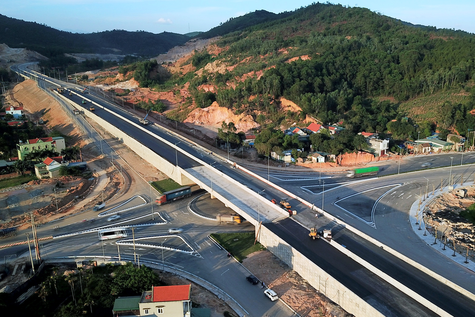 Bach Dang - Ha Long & Ha Long - Van Don Expressway and extension of NH18 and Van Don – Cam Hai